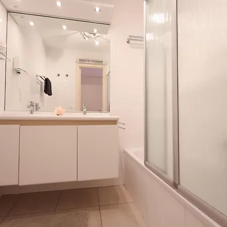 Plaza A1 A1a02 With Beautiful Private Balcony Apartment